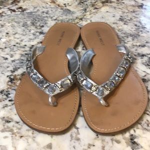 Nine West rhinestone leather flip flops 9